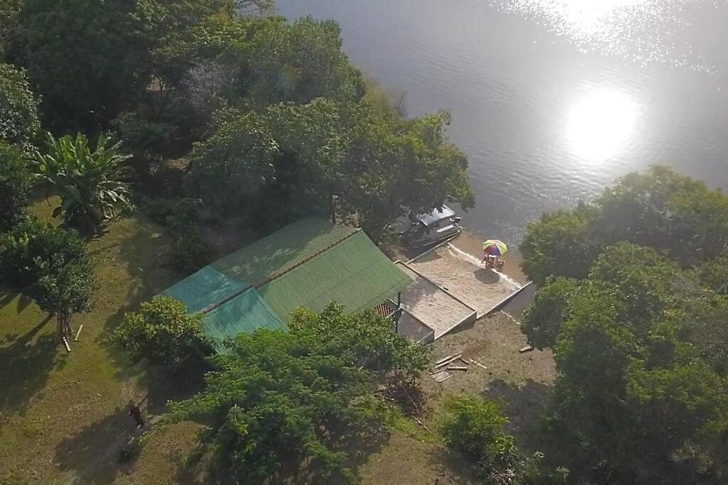 Sitio completo no rio aneba com quiosque e praia