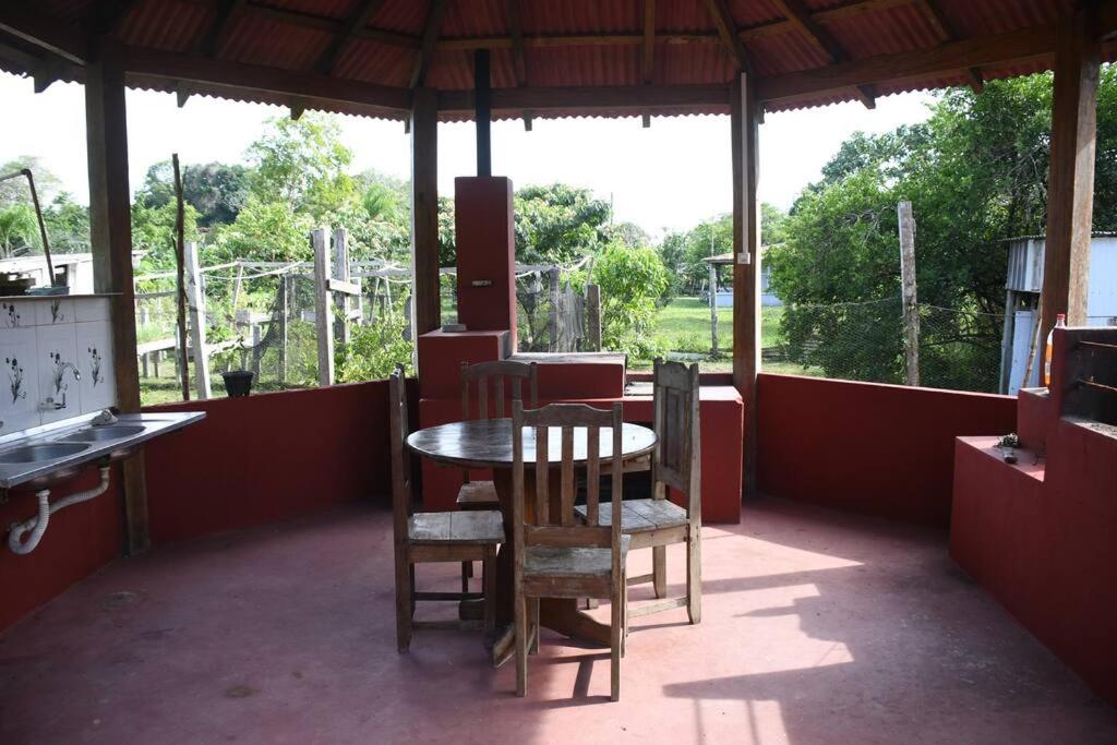 Sitio completo no rio aneba com quiosque e praia
