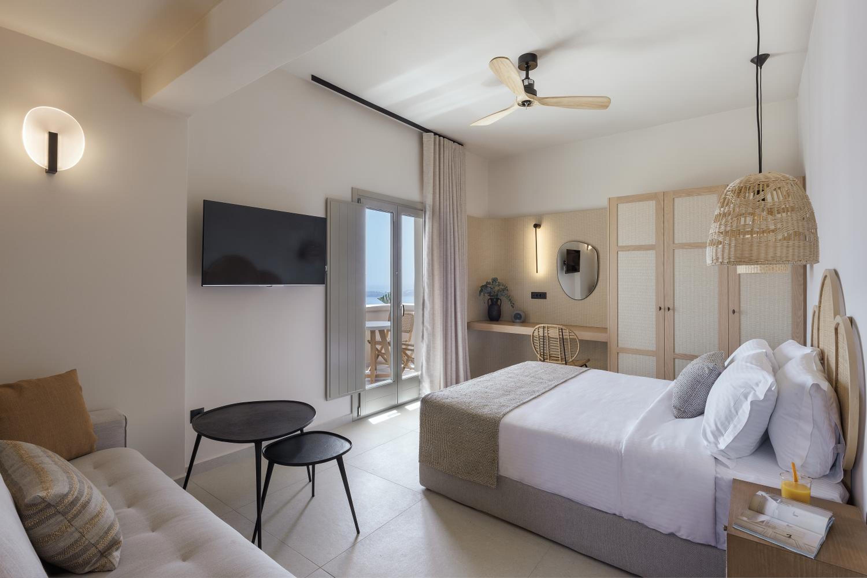Morfes Luxury Suites by Caldera Houses
