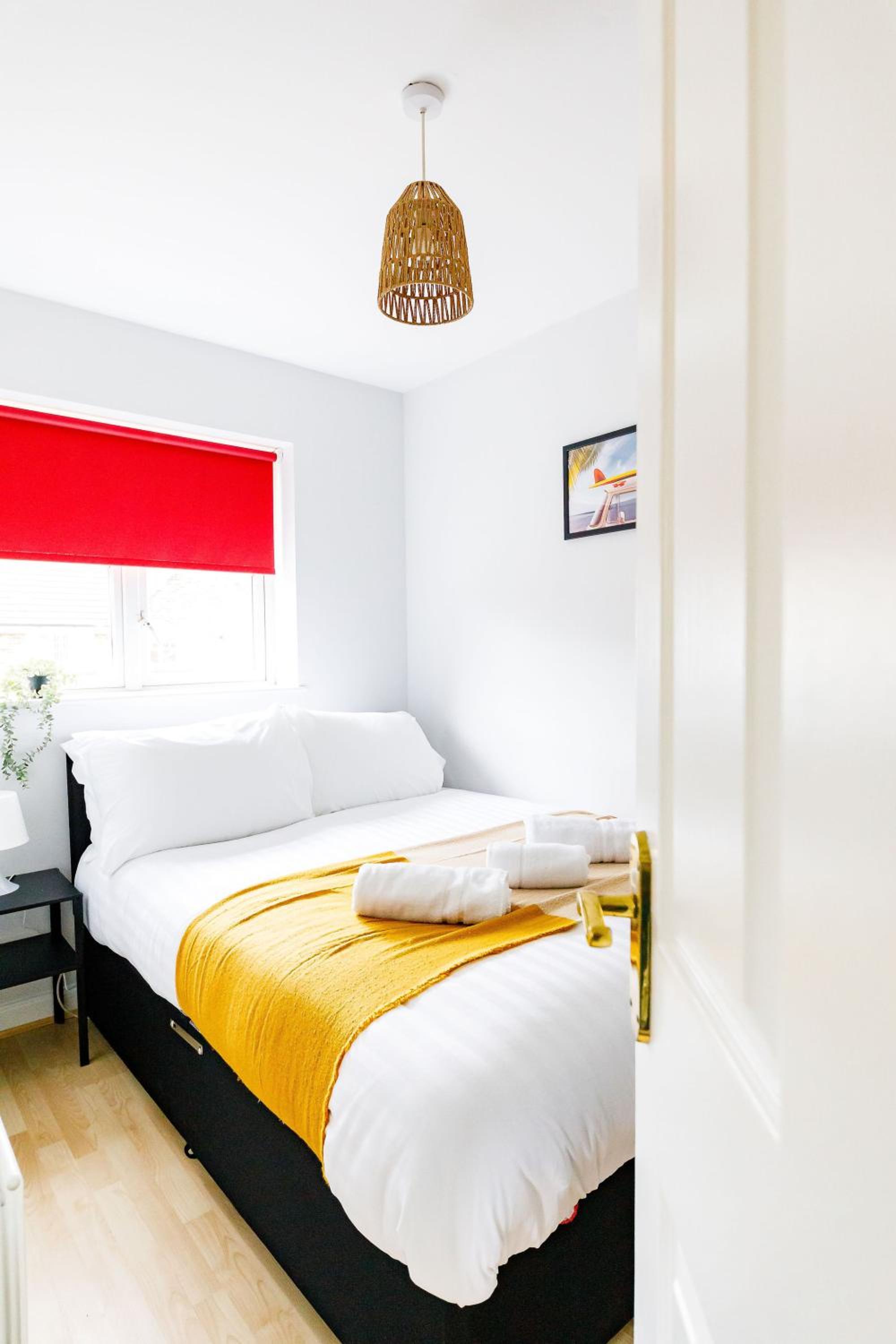 2Bed Garden & Private Parking Near A19 - Perfect for Contractors view 2