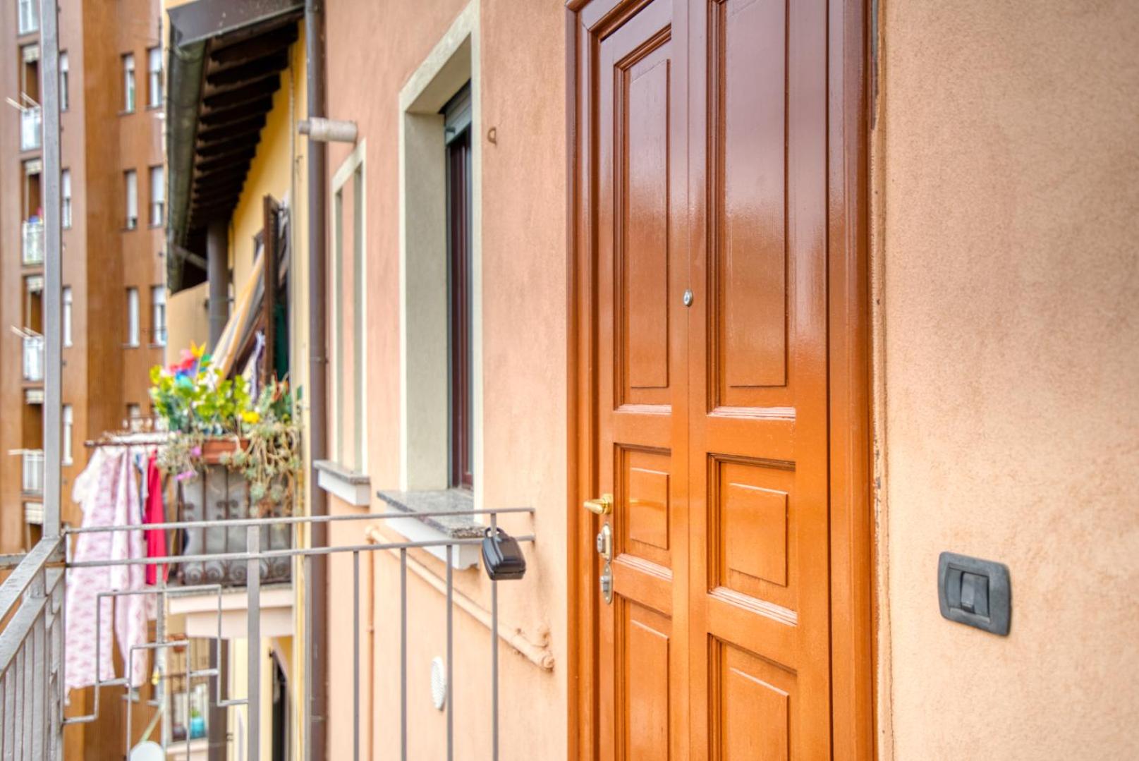 GuestHost - Giallo Apartament in Milano!