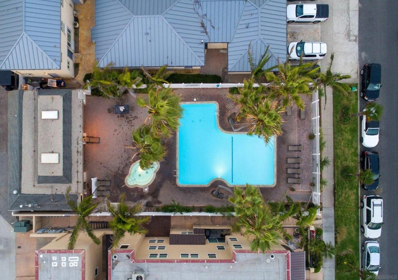 Two Bedroom Ocean Front Ocean Blvd Apartment view 4