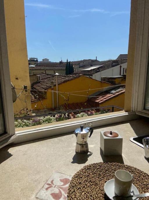 Spacious apartment steps from Piazza Santa Croce, Florence, with balcony