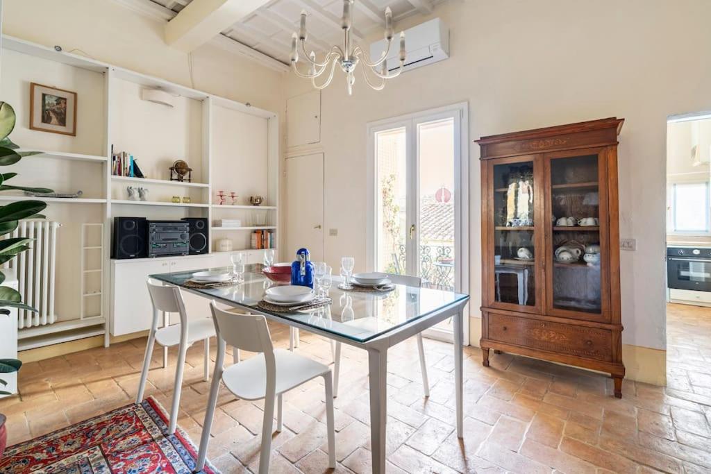 Spacious apartment steps from Piazza Santa Croce, Florence, with balcony