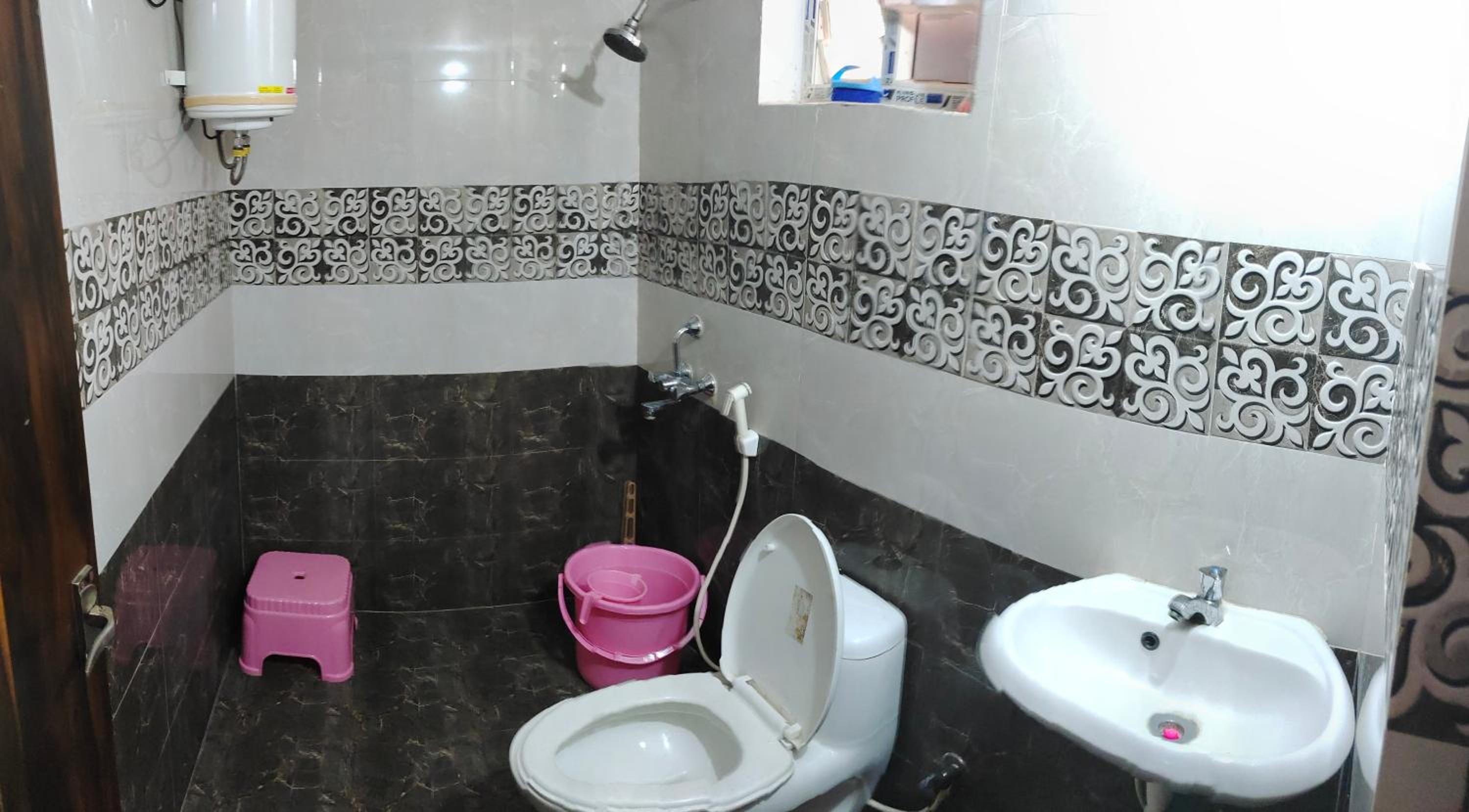 IB Comfort Home Stay view 5