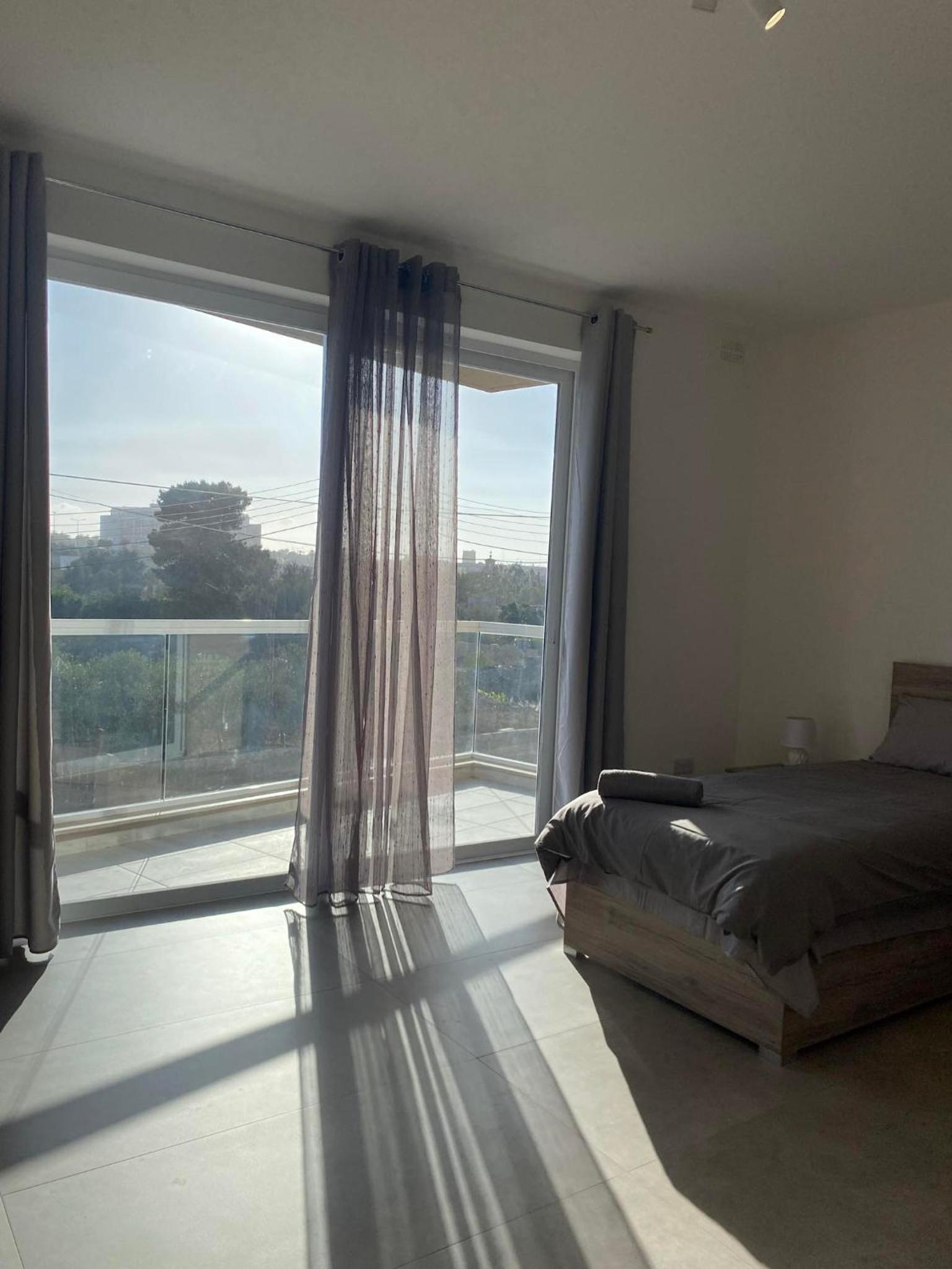 An immaculate 3 bedroom apartment in Gudja view 2