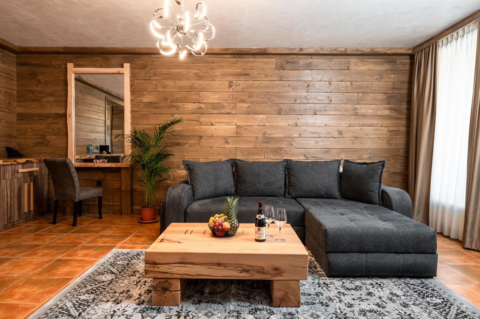 V Chalet Residence