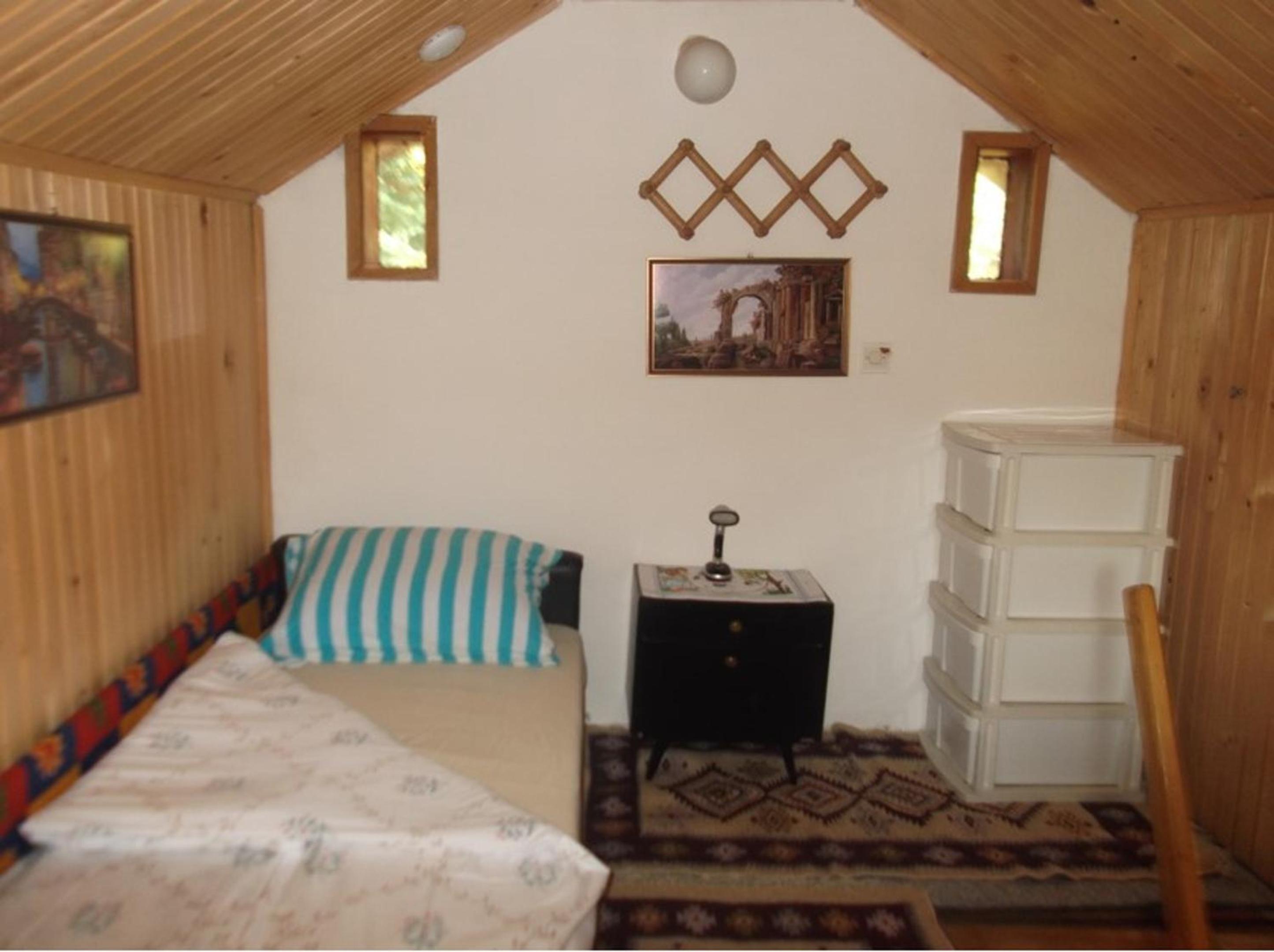 Cozy House in Jazvine with Garden