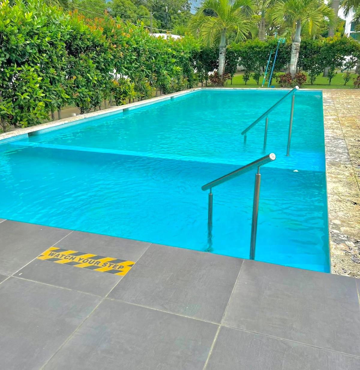 Hermoso conjunto residencial con piscina