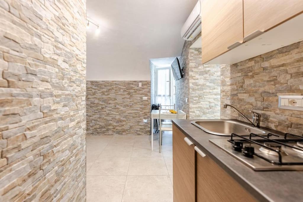 Noble loft in historical building - 800m Subway