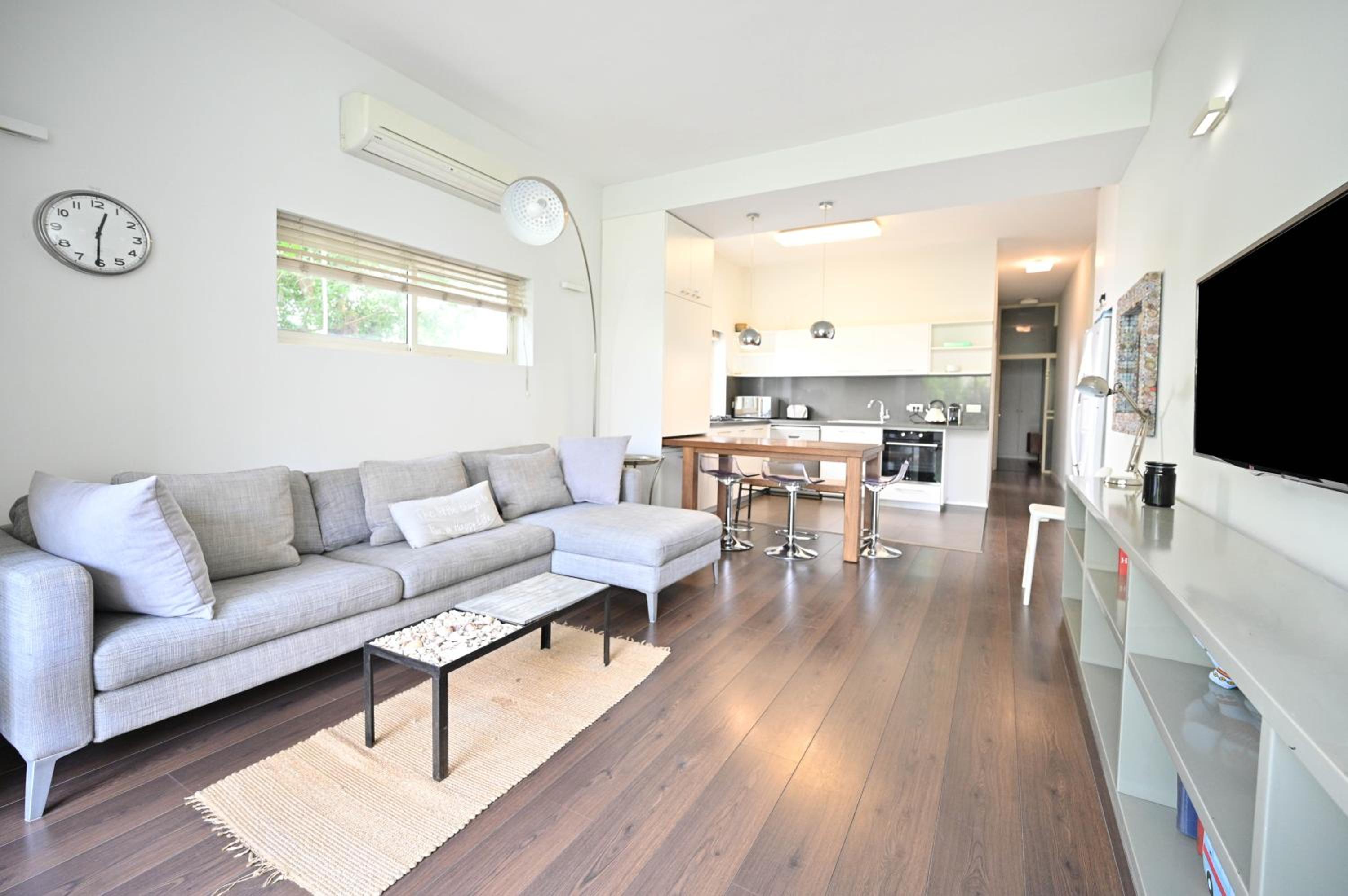 Beauty 2BR close Bograshov Dizengoff by HolyGuest view 3