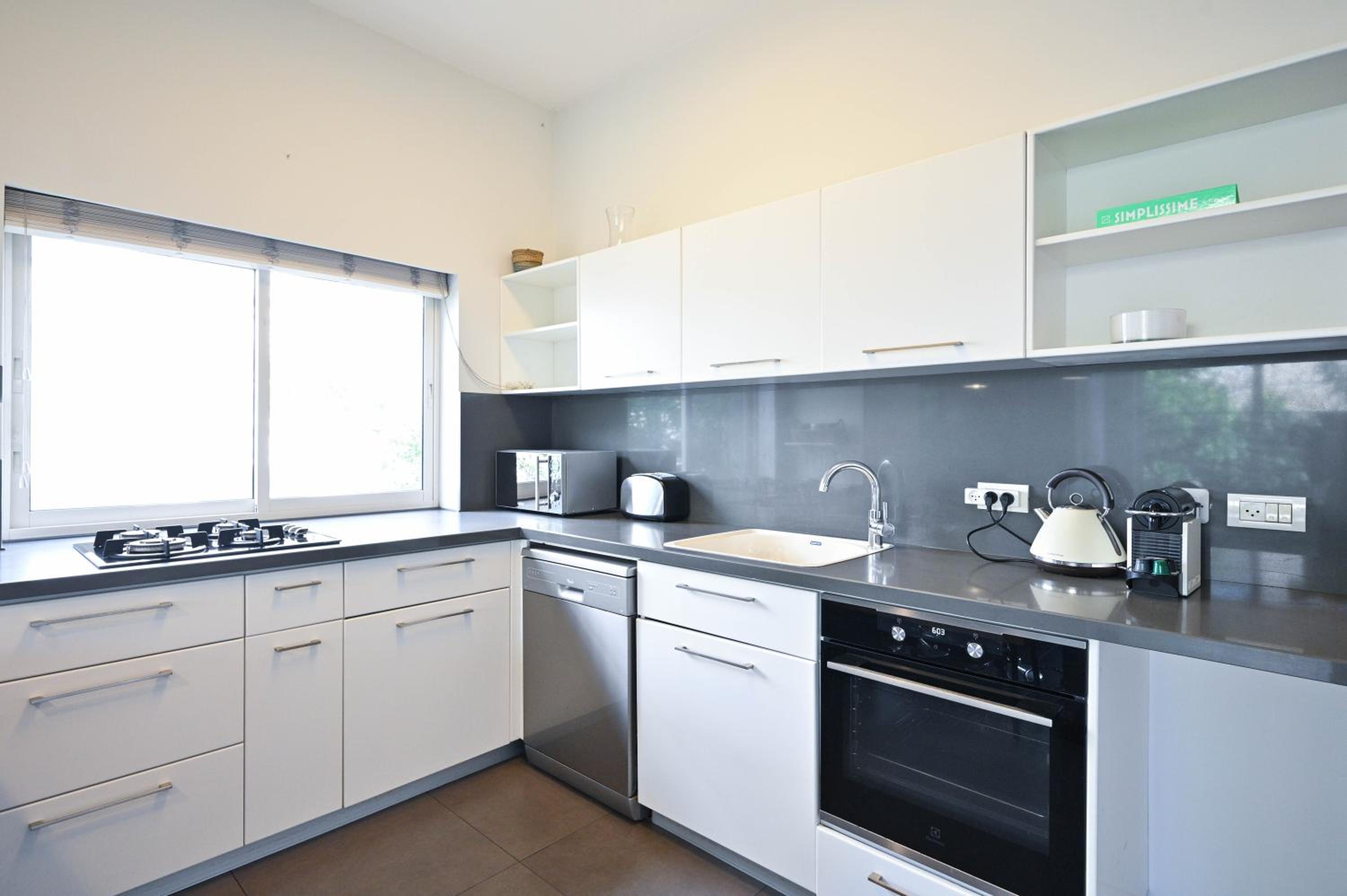 Beauty 2BR close Bograshov Dizengoff by HolyGuest view 5