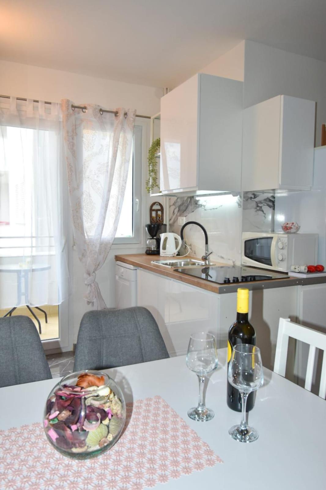 Apartment Yelena Rose West