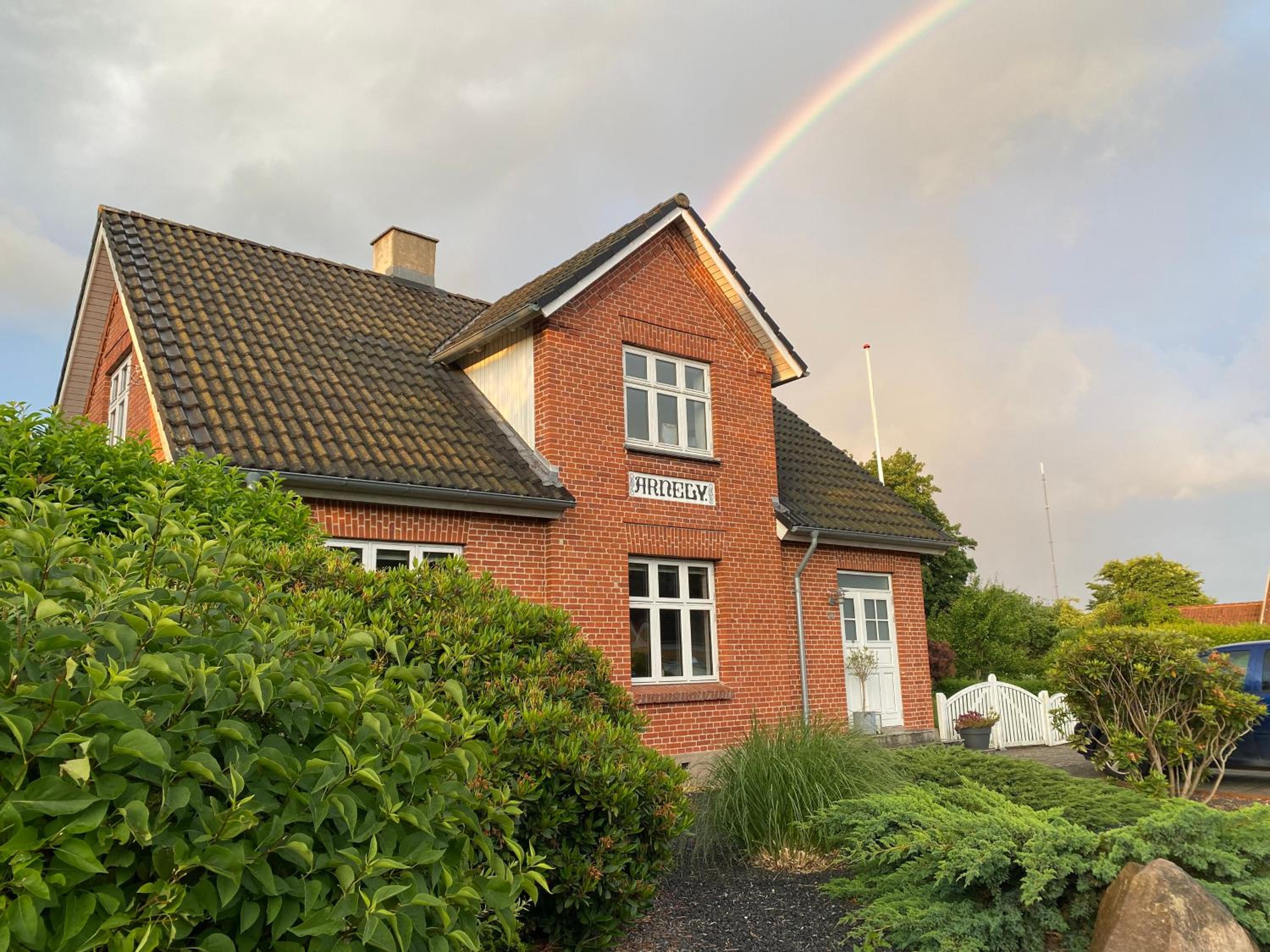 Wonderful house & garden view 3