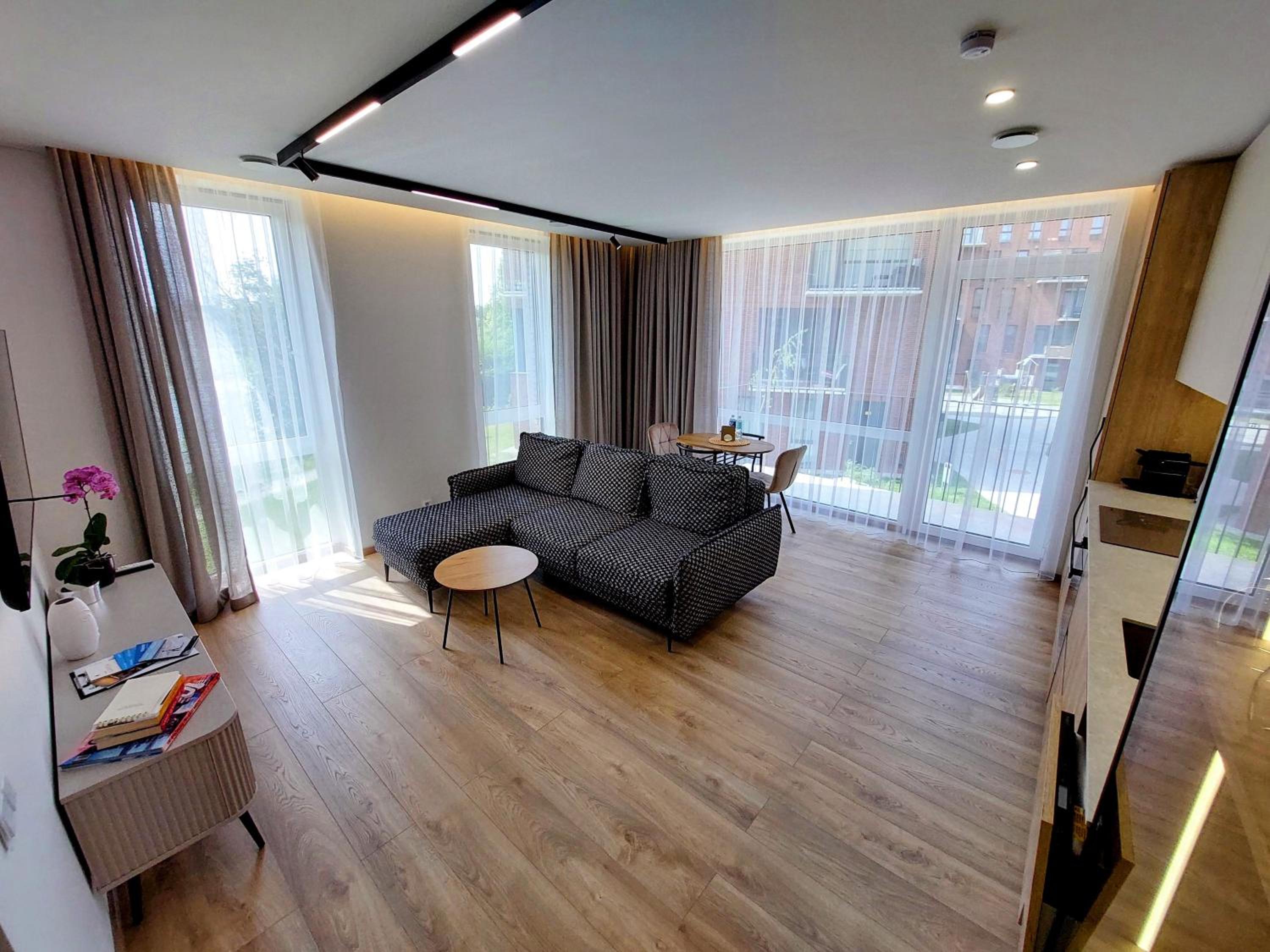 M18 Waterside Park Apartments, Self check-in, Free parking, Wi-fi view 5