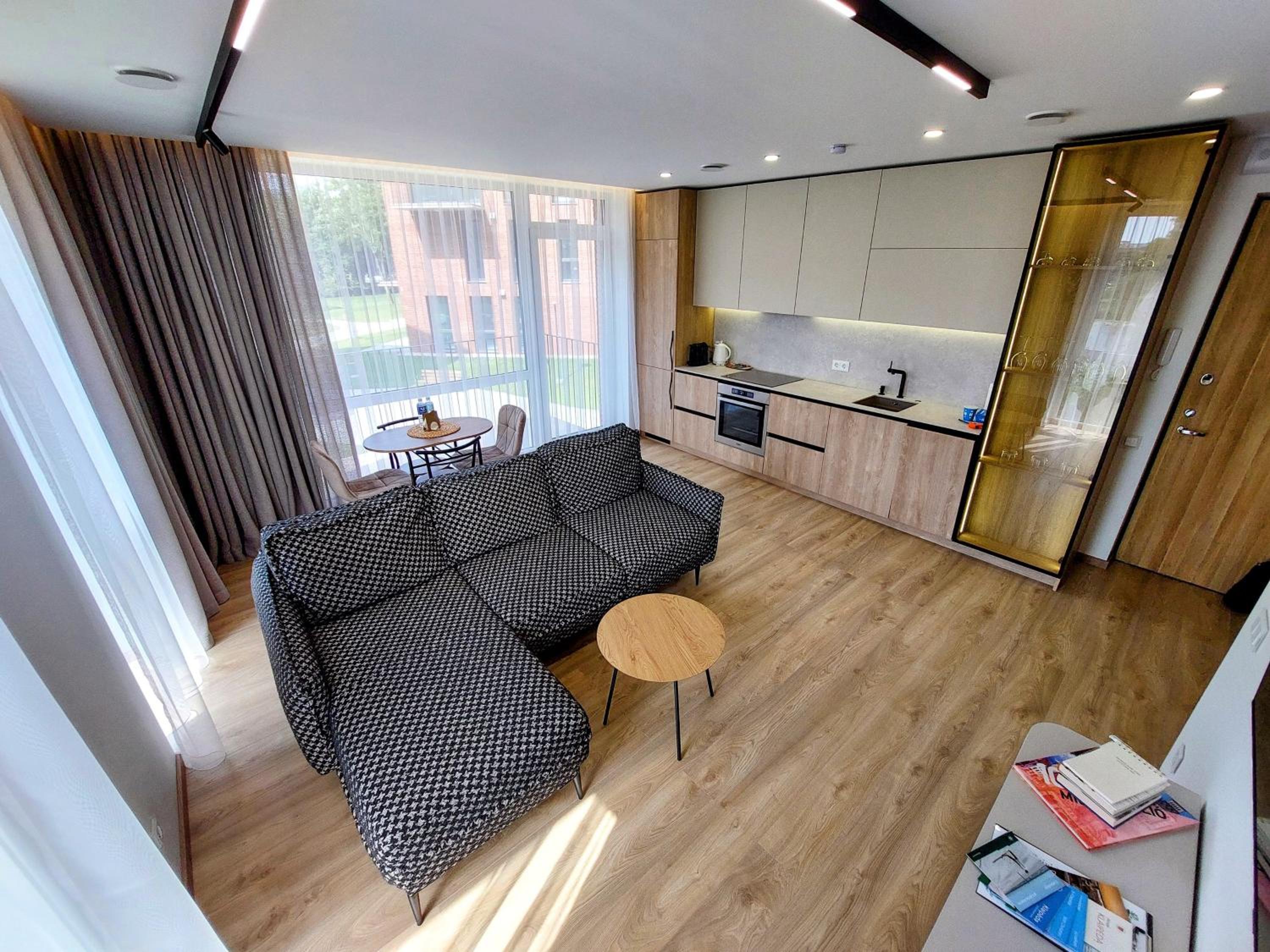 M18 Waterside Park Apartments, Self check-in, Free parking, Wi-fi view 4