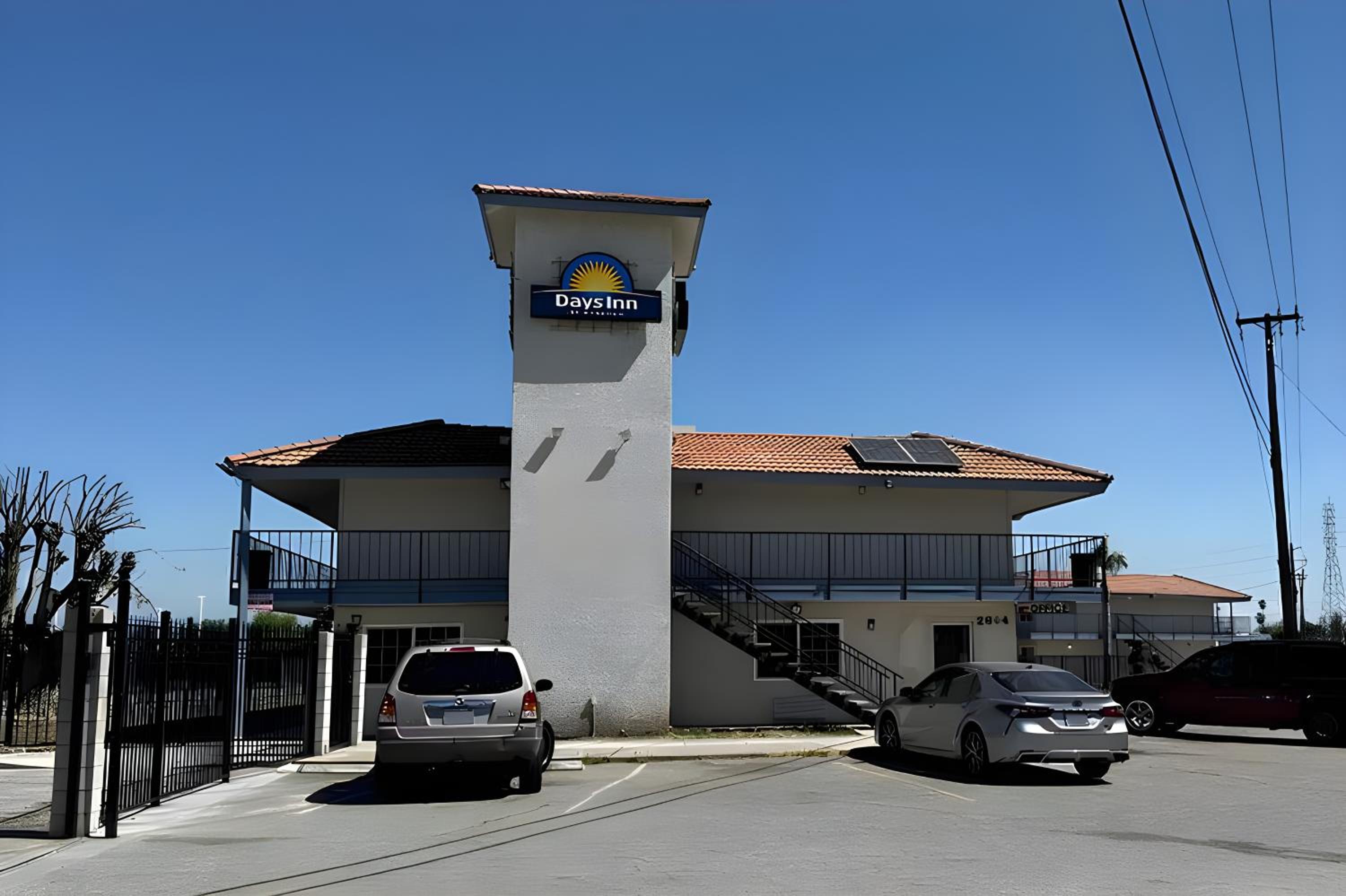 Hotel Days-Inn by Wyndham Bakersfield - Image 1