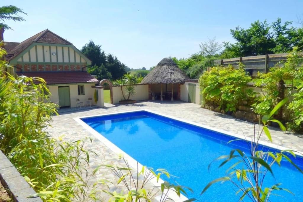 Cotswold Country house Villa Retreat With Pool view 2