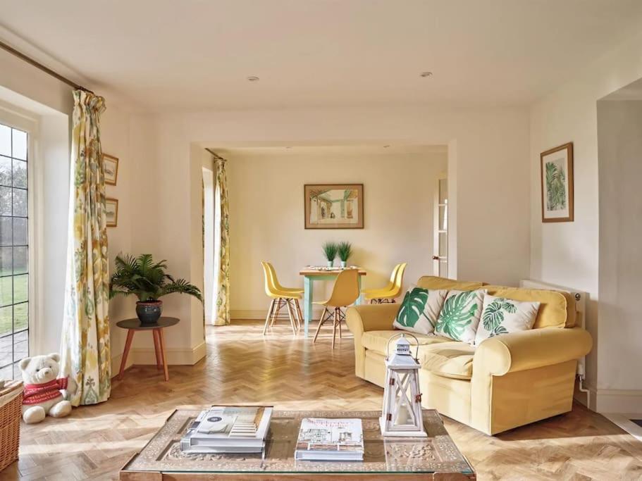 Cotswold Country house Villa Retreat With Pool view 3
