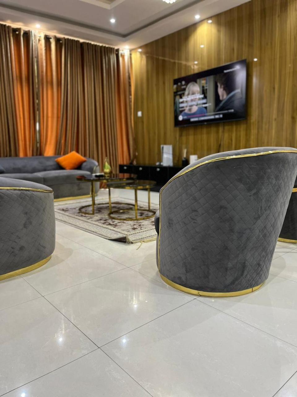 3bedroom with PS5, 24hrs light, Netflix in Cromwell estate, Chevron, lekki view 3