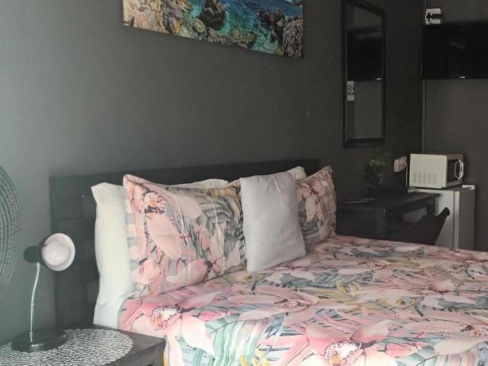 8 Soenie Avenue Self-Catering