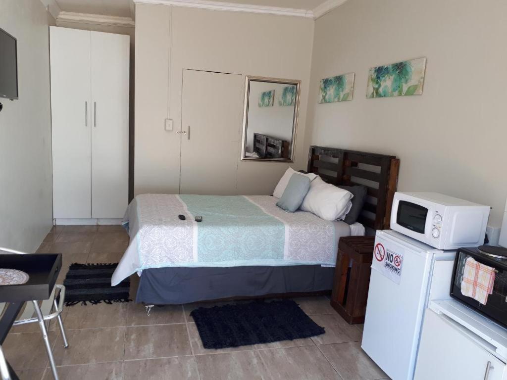 8 Soenie Avenue Self-Catering