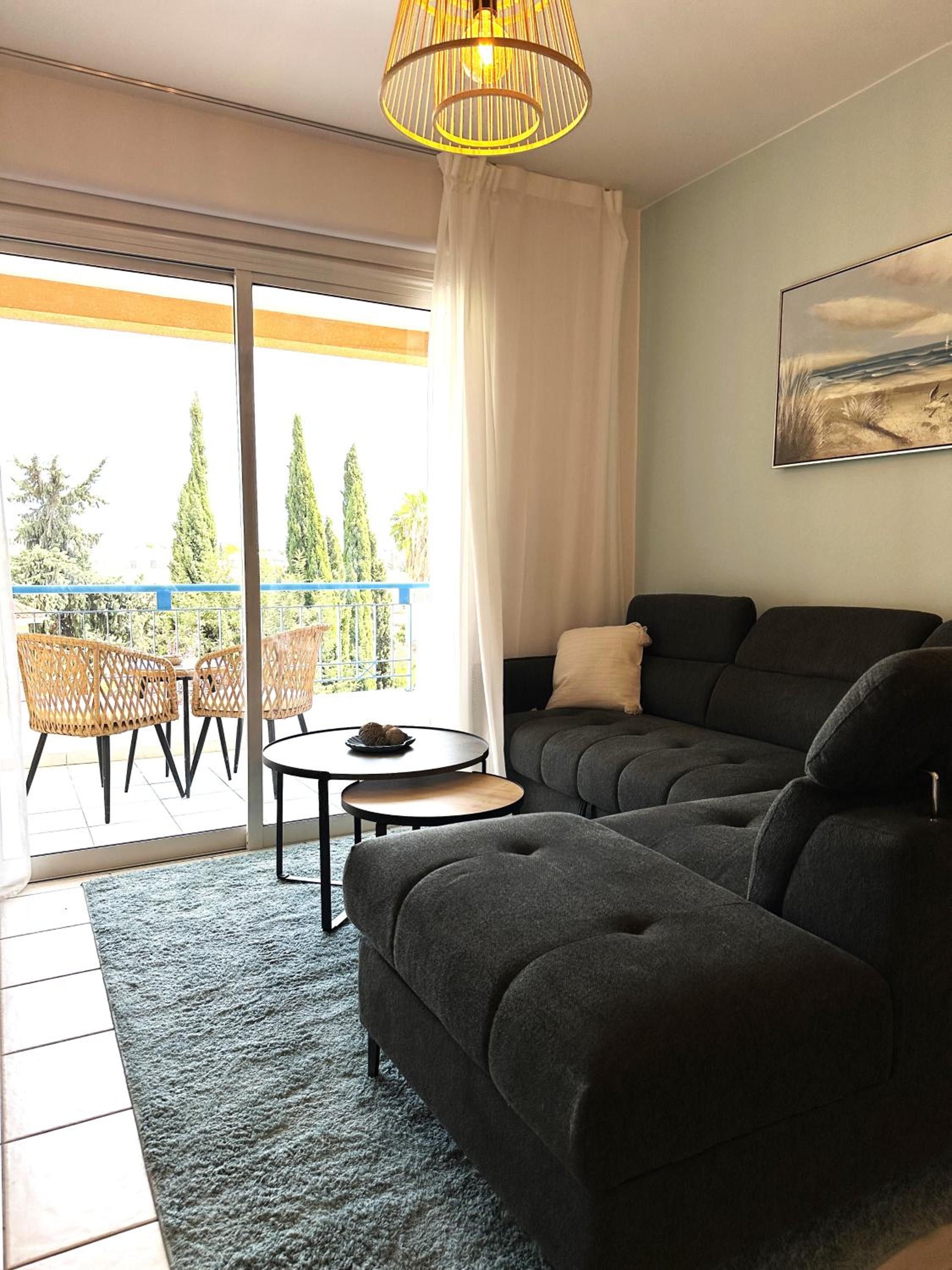 H&O Golden Sun Suite