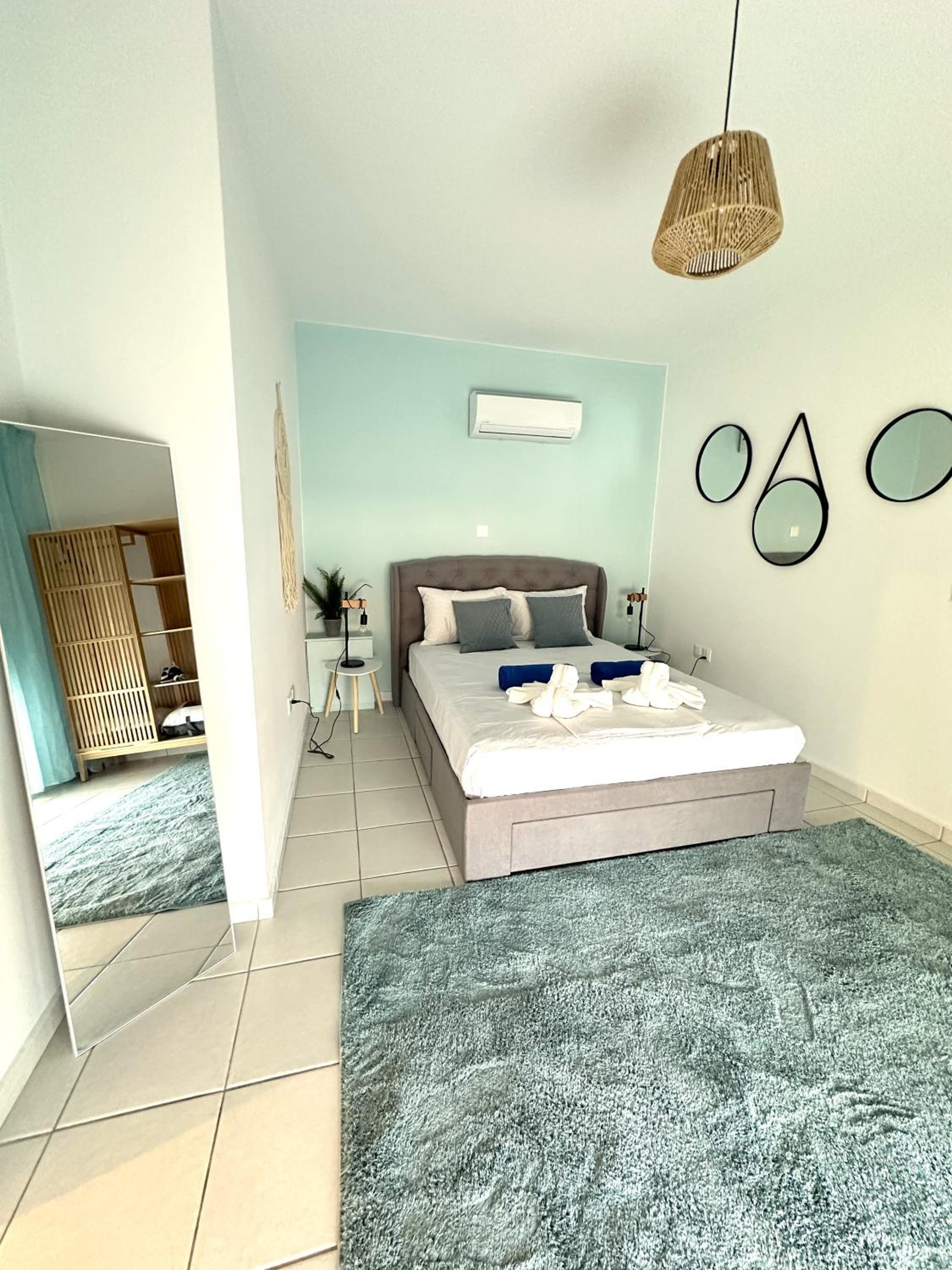 H&O Golden Sun Suite