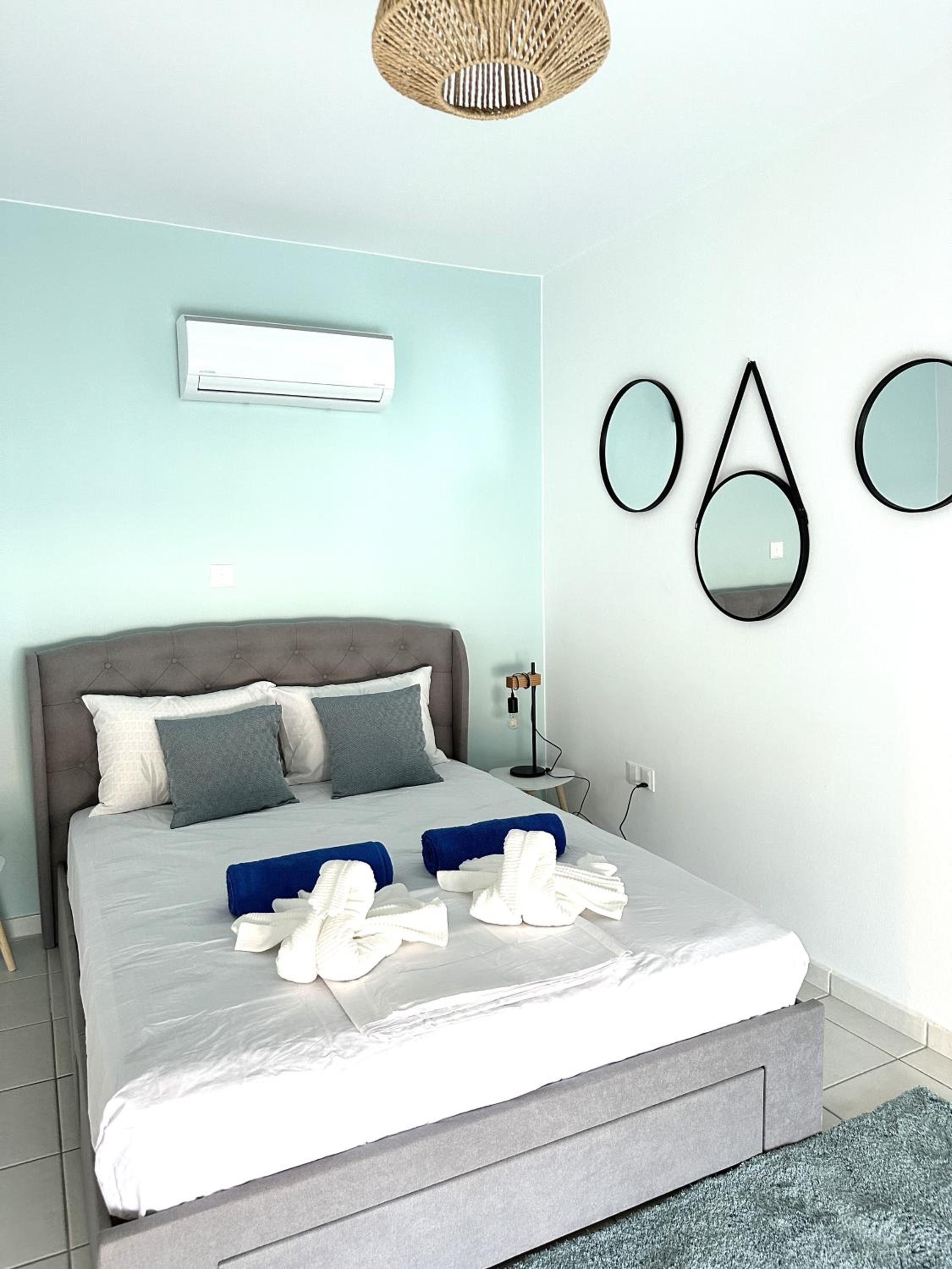 H&O Golden Sun Suite