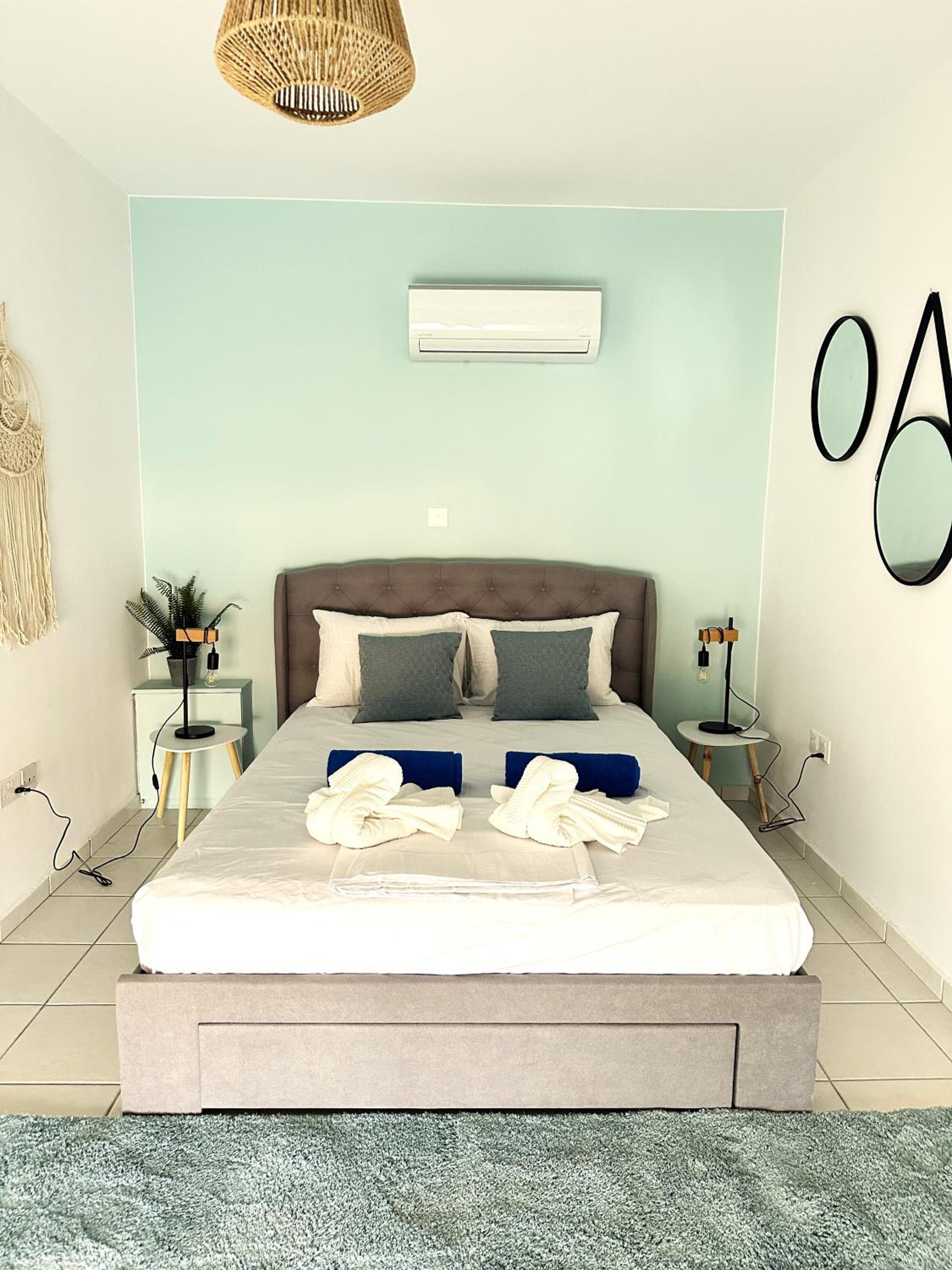 H&O Golden Sun Suite