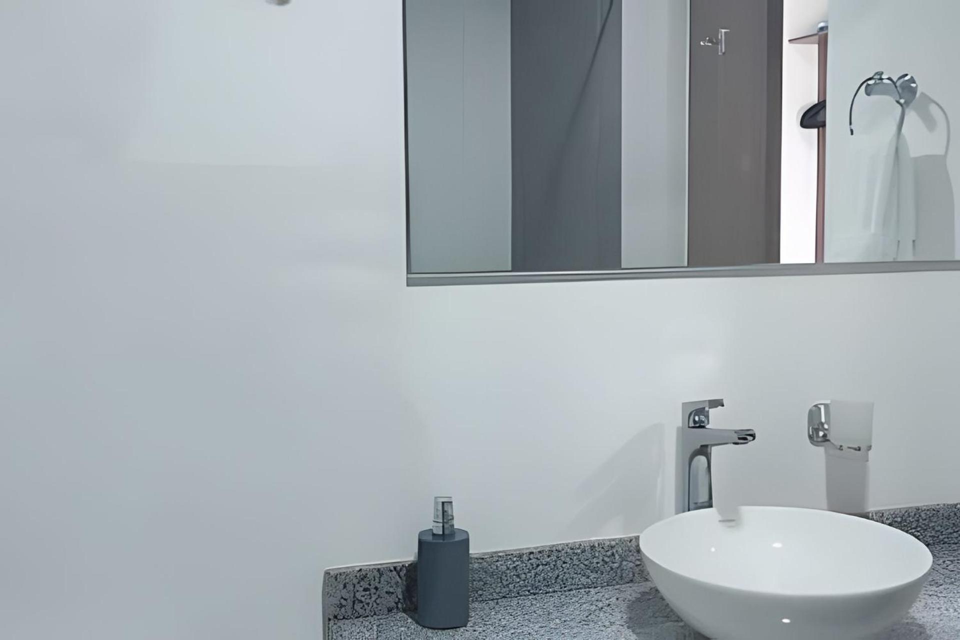 GURUS FR | Elegante apto. con vista | naturaleza | aire