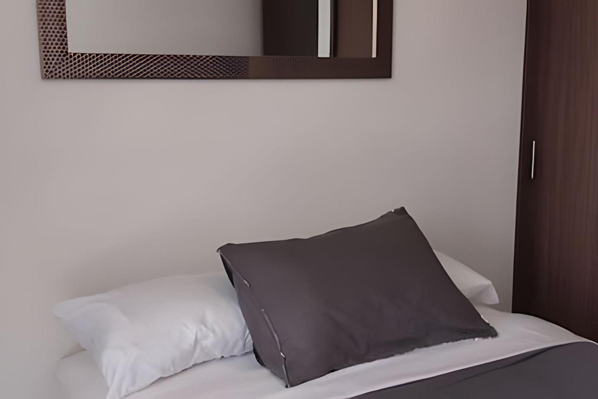 GURUS FR | Elegante apto. con vista | naturaleza | aire
