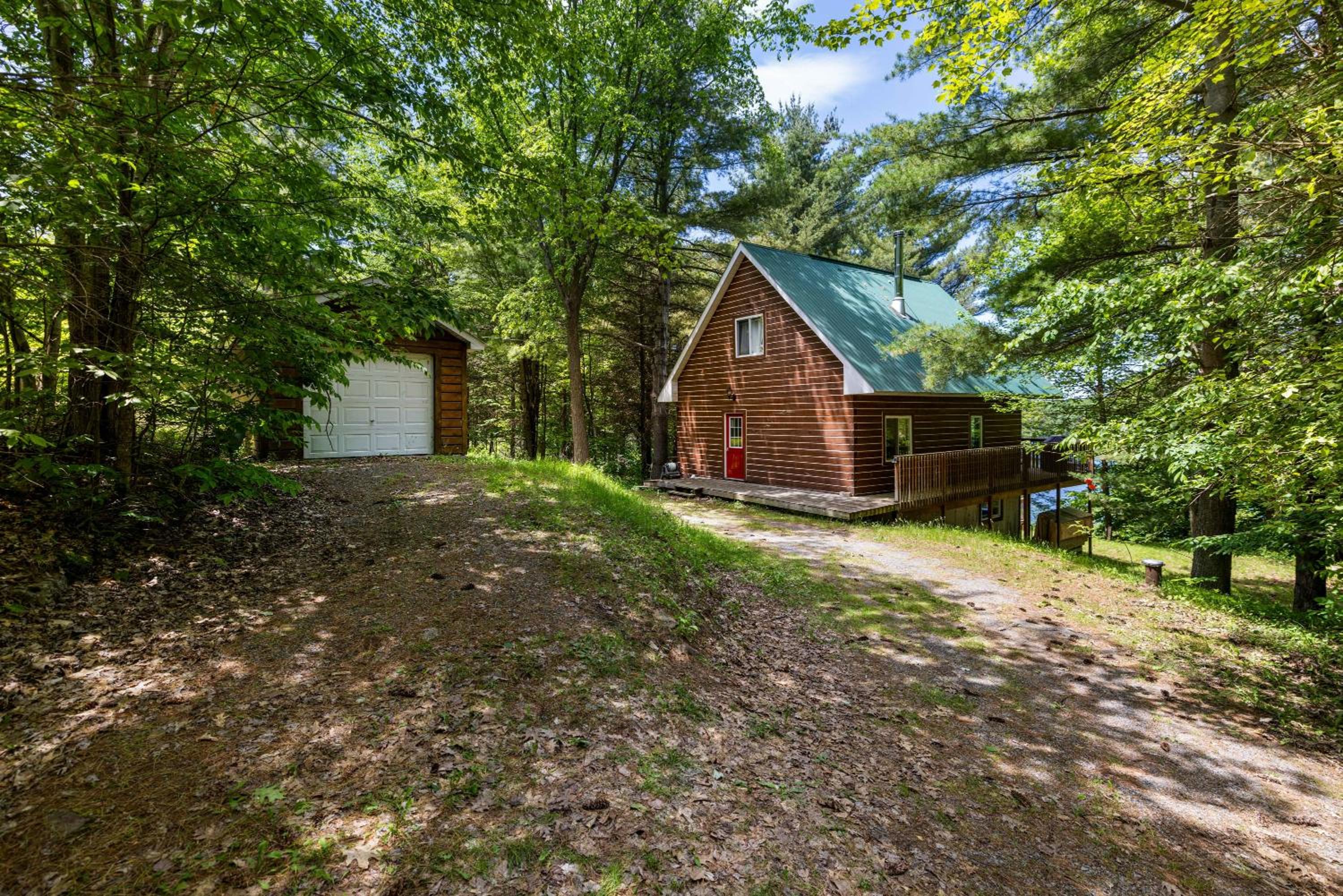 Secluded and beautiful wooded waterfront retreat