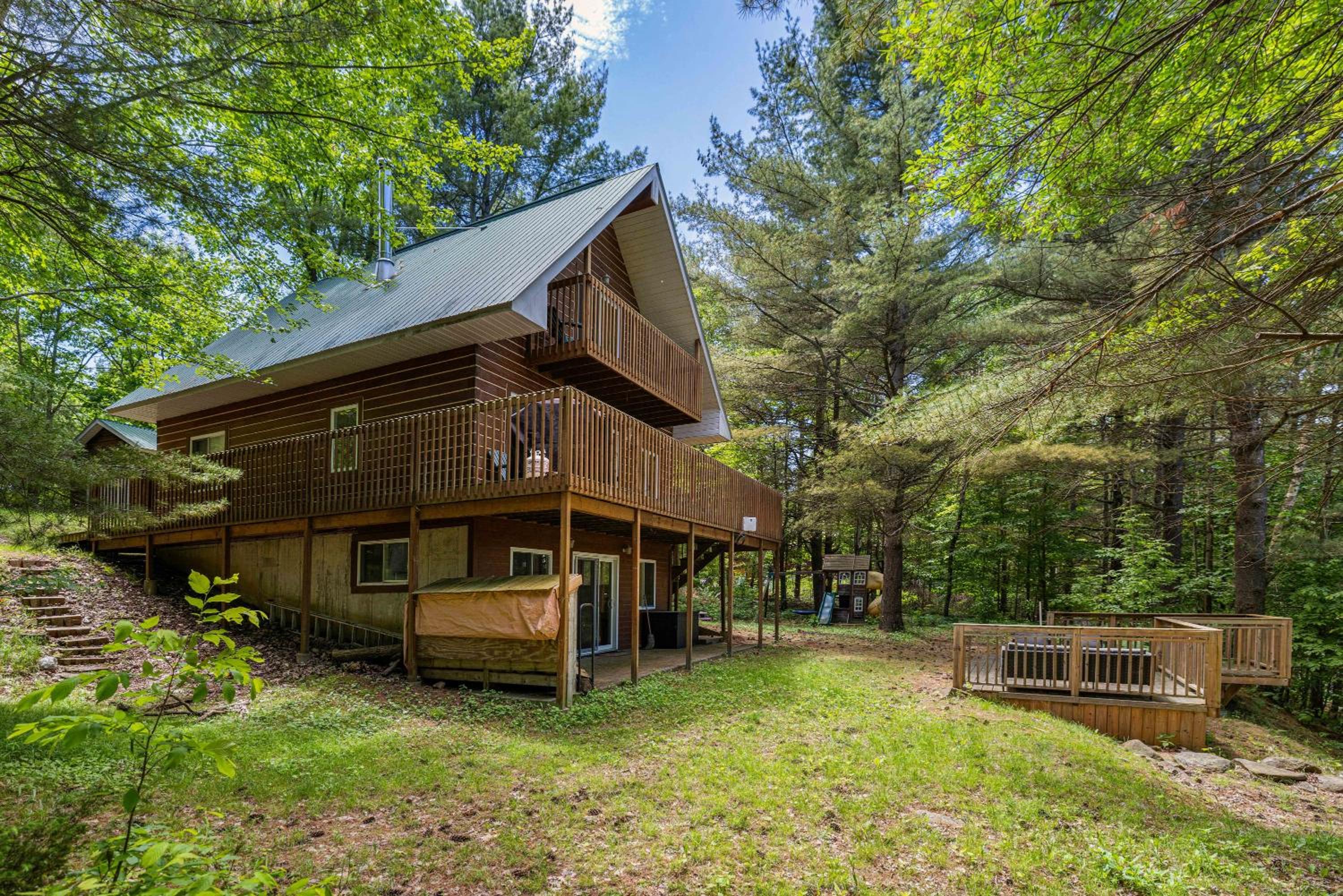 Secluded and beautiful wooded waterfront retreat