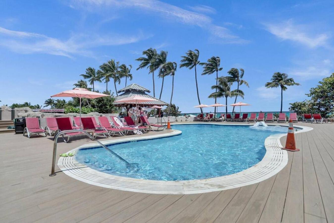 High floor 2BD with beach service 1616 view 5