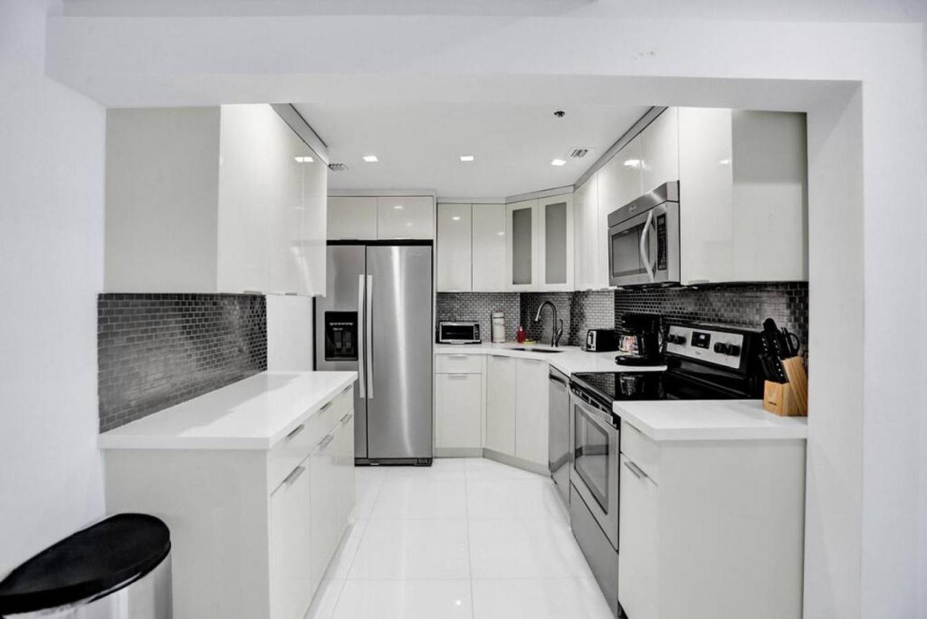 High floor 2BD with beach service 1616 view 2