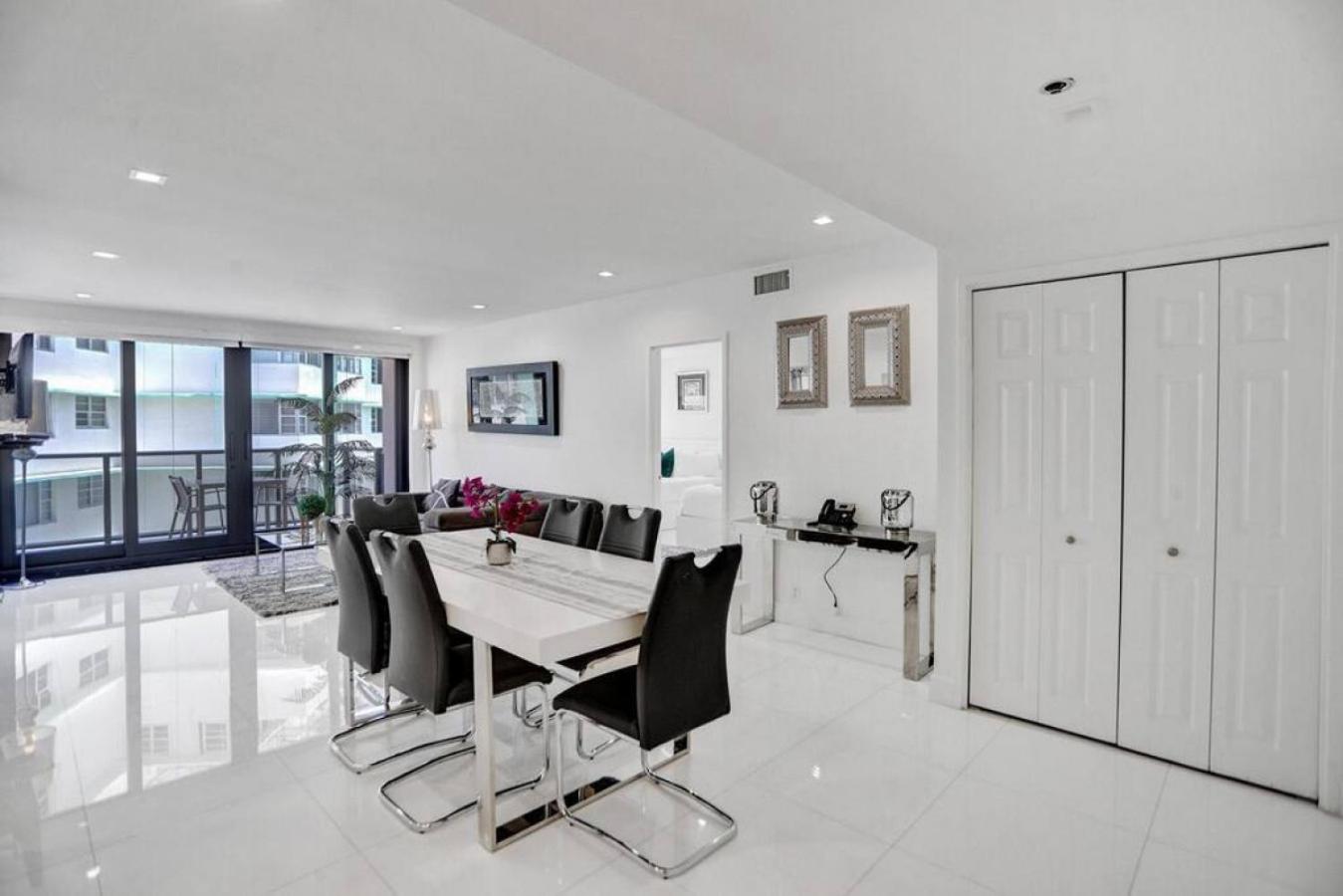 High floor 2BD with beach service 1616 view 3