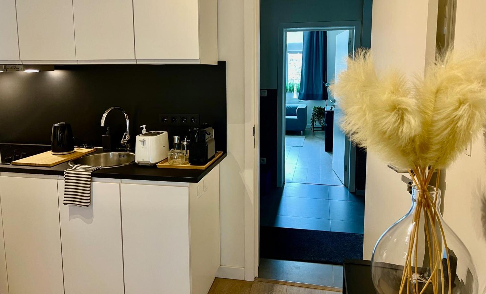3 bedroom apartment with own garden close to main trainstation