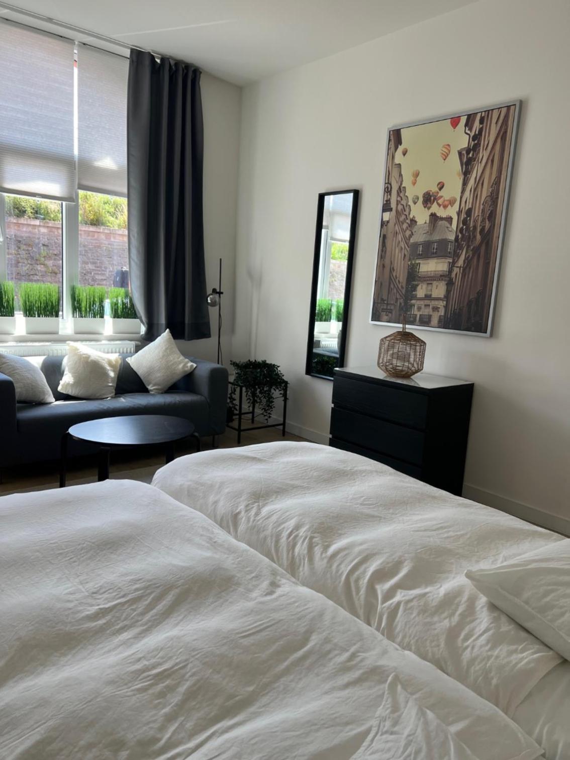 3 bedroom apartment with own garden close to main trainstation