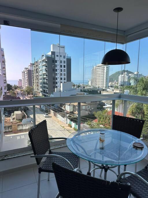 Apartamento super aconchegante na parte central da Brava, Compartilhado 1Q