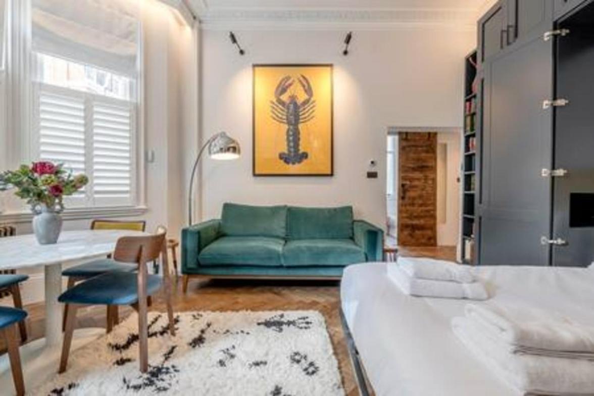 Modern spacious studio in Chelsea by Kings Road