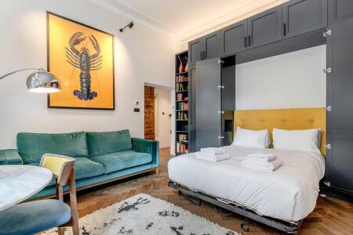 Modern spacious studio in Chelsea by Kings Road