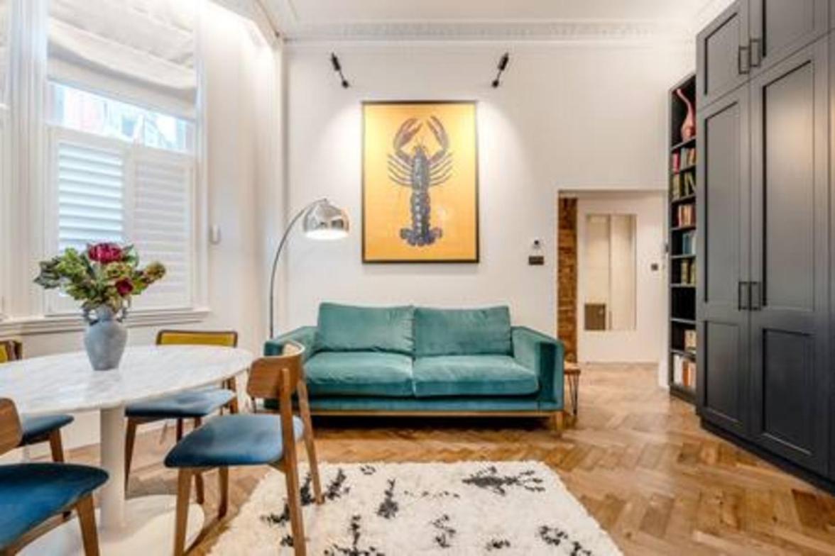 Modern spacious studio in Chelsea by Kings Road