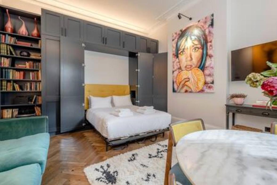 Modern spacious studio in Chelsea by Kings Road