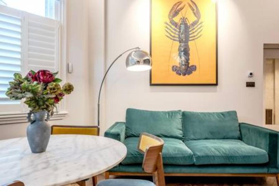 Modern spacious studio in Chelsea by Kings Road