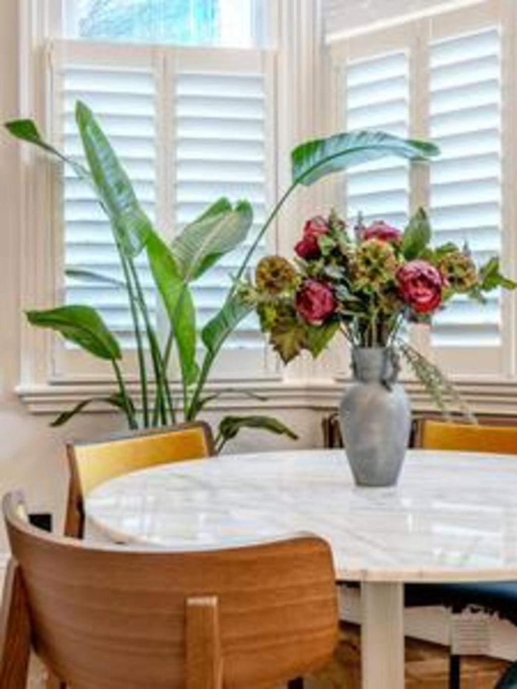 Modern spacious studio in Chelsea by Kings Road