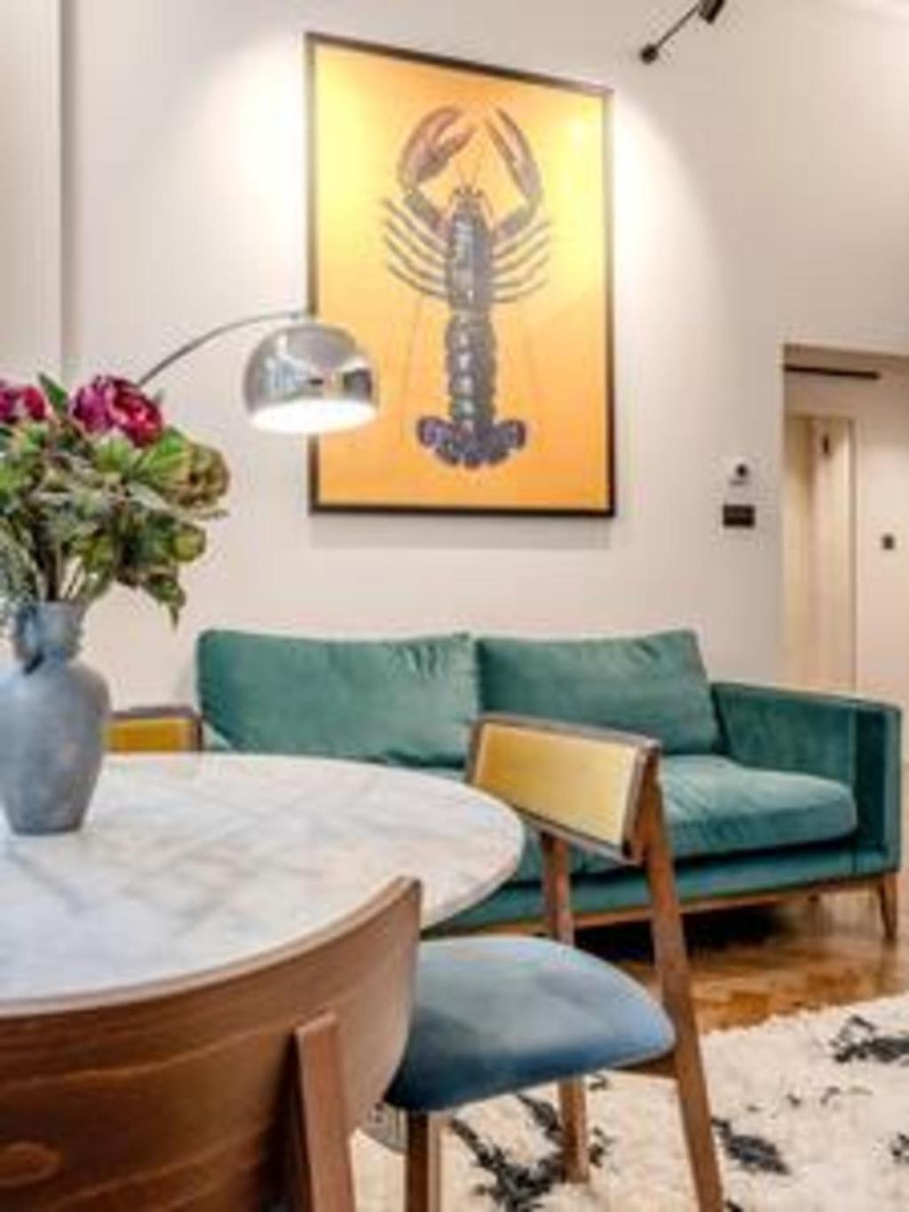 Modern spacious studio in Chelsea by Kings Road