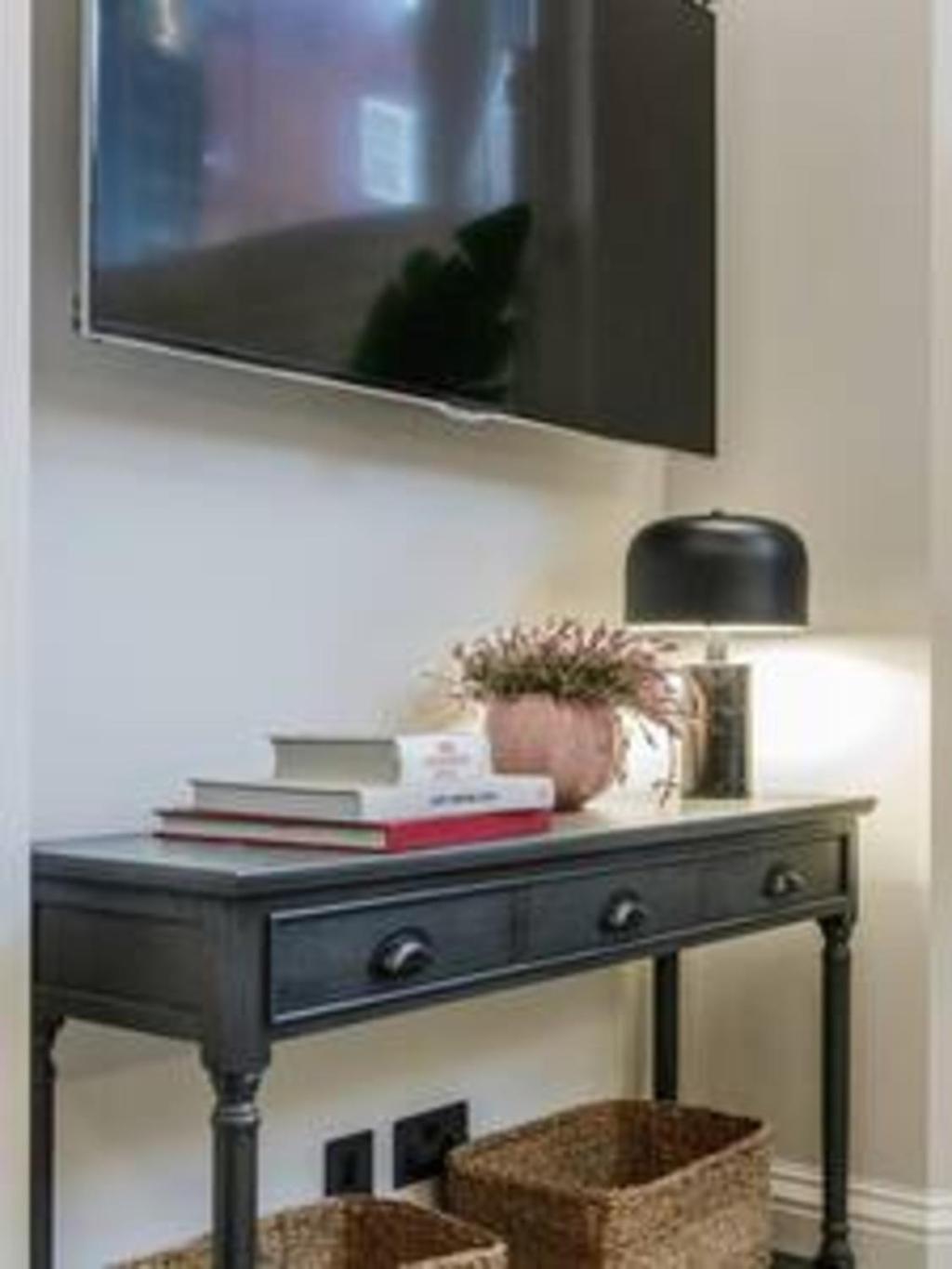 Modern spacious studio in Chelsea by Kings Road