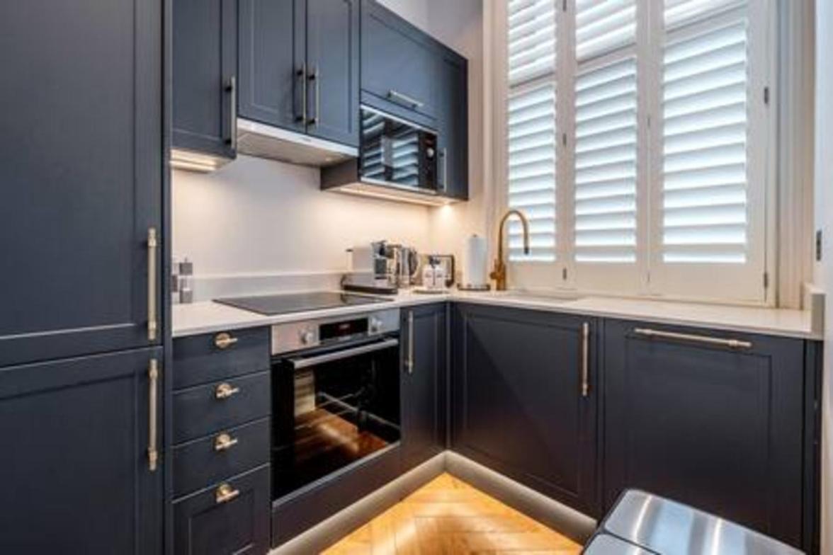 Modern spacious studio in Chelsea by Kings Road