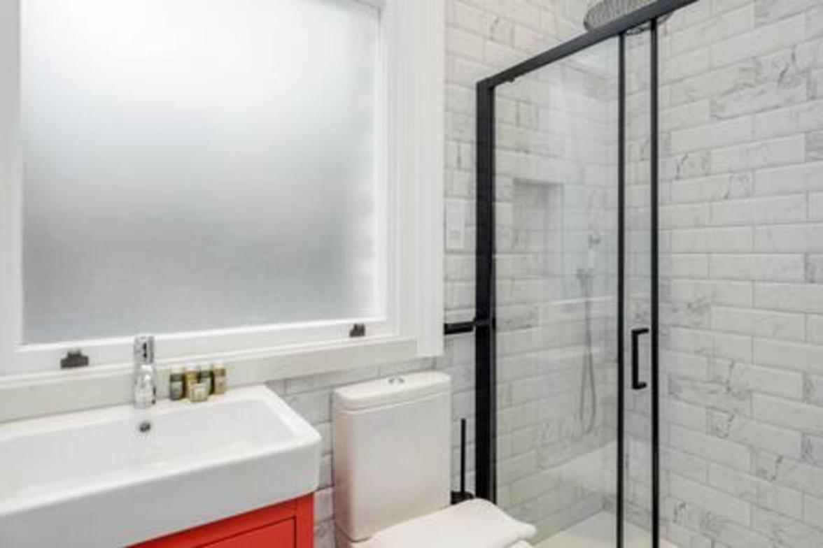 Modern spacious studio in Chelsea by Kings Road